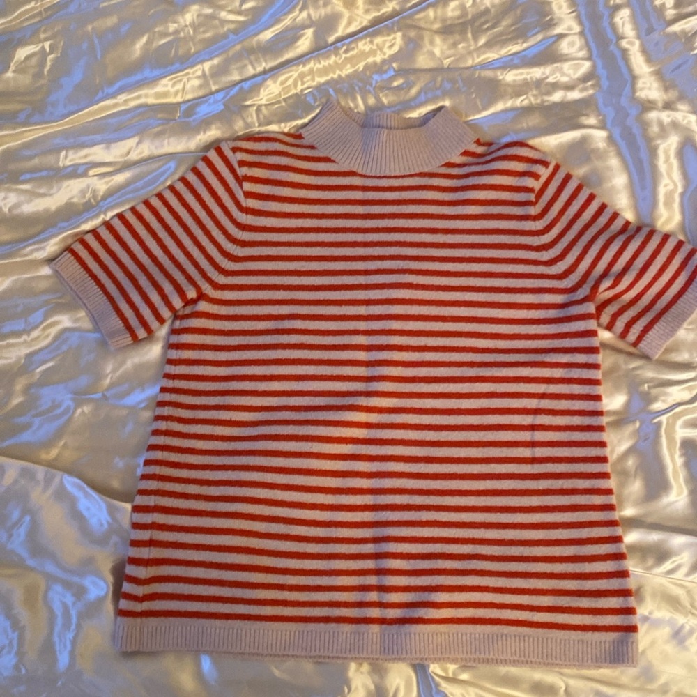Striped short-sleeved sweater. Orange and ochre.